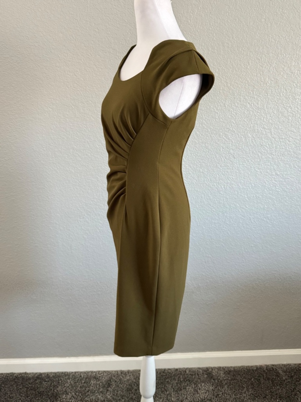 Calvin Klein Sleek Sheath Rouged dress Size 2 - Picture 4 of 10